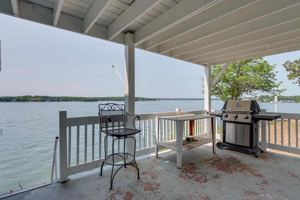 Fotografie z fotogalerie ubytování Porch and Deck Cliff View Haven Rocky Mount Gem v destinaci Rocky Mount