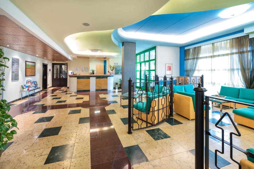 Restaurace v ubytování West Point Airport Hotel
