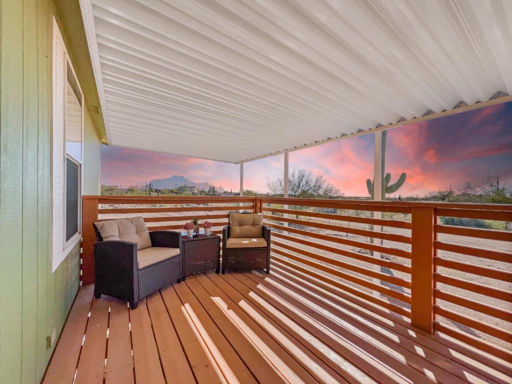 Balkoni atau teres di Old Whitmer Place Apache Junction