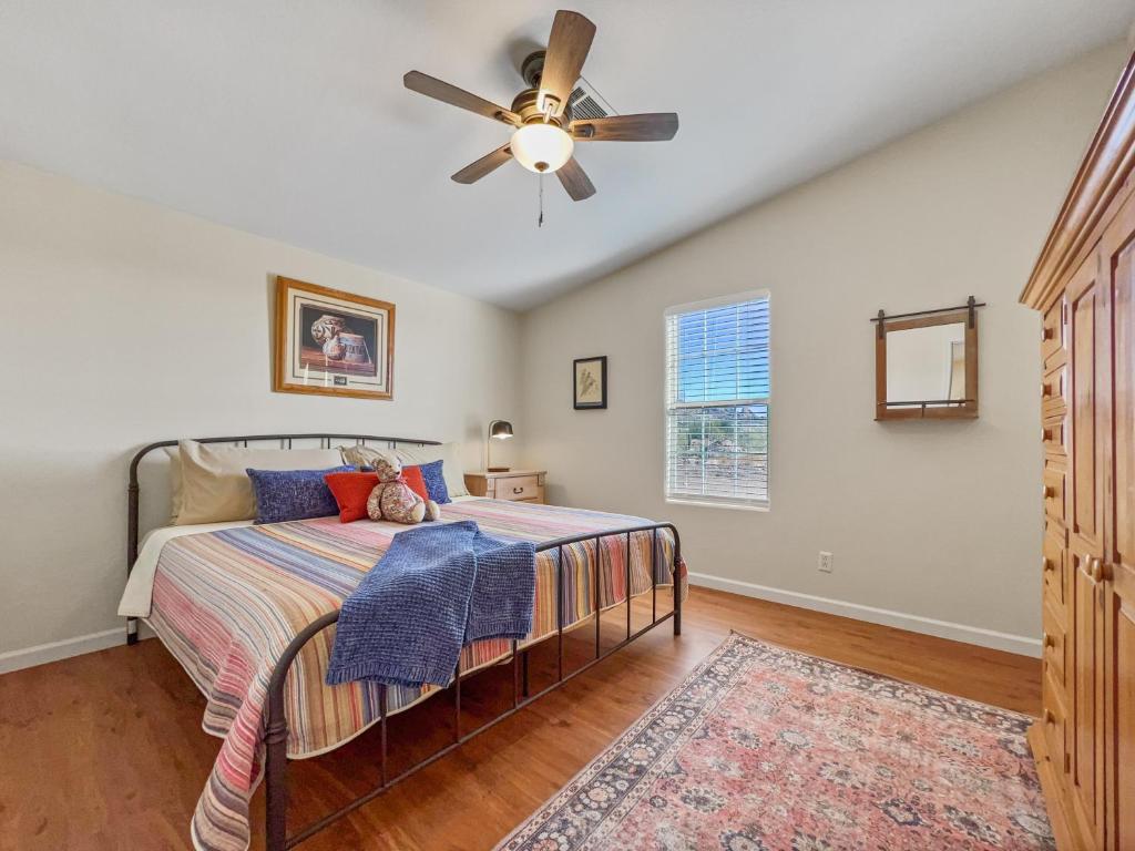 Katil atau katil-katil dalam bilik di Old Whitmer Place Apache Junction