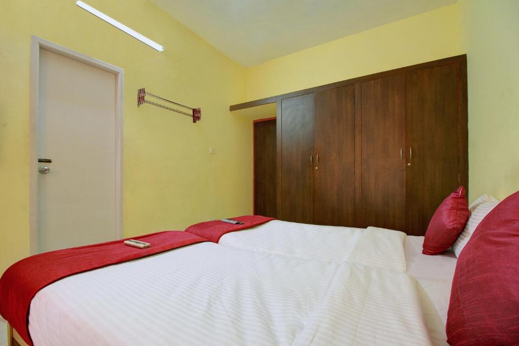 Postel nebo postele na pokoji v ubytování Super Hotel O Infosys Thoraipakkam