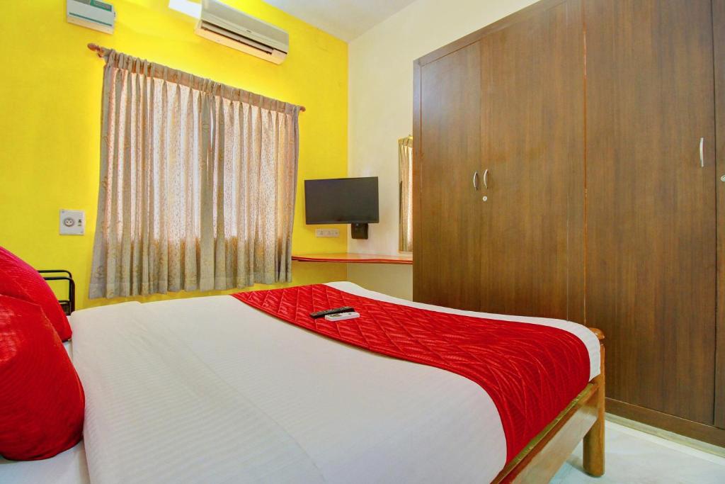 Postel nebo postele na pokoji v ubytování Super Hotel O Infosys Thoraipakkam