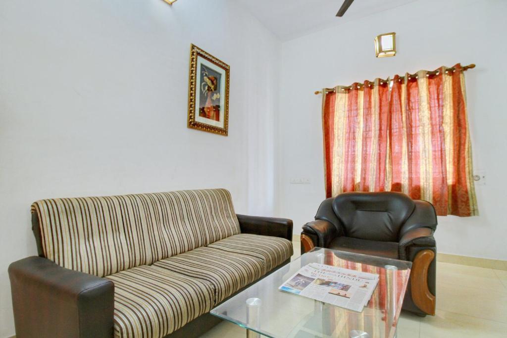 Posezení v ubytování Super Hotel O Infosys Thoraipakkam