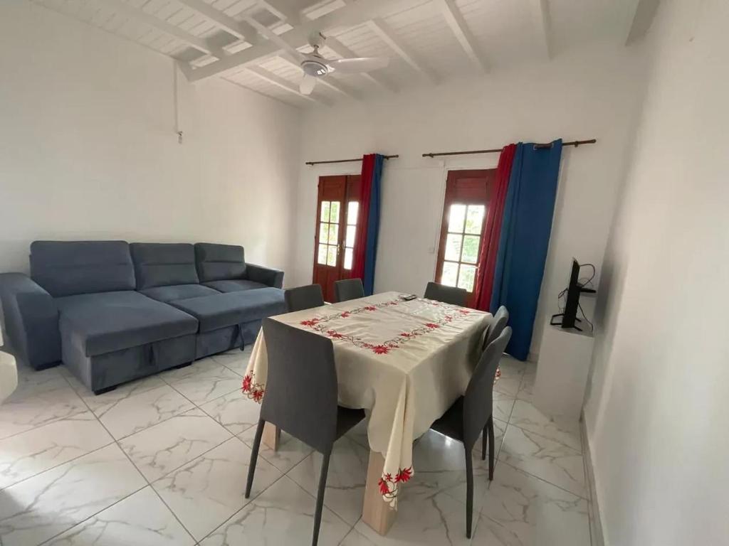 Ruang duduk di Appartement confortable à Morne-à-l'Eau - 54 m² avec balcon