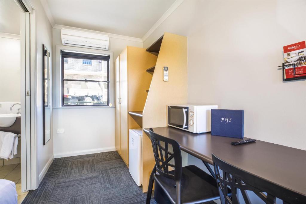 Nightcap at Riverside Hotel - Resim 16