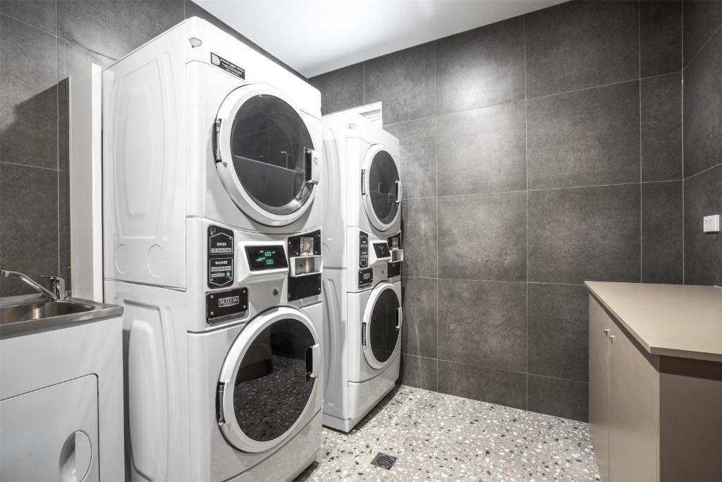 Royal Hotel by Nightcap Social - Resim 7