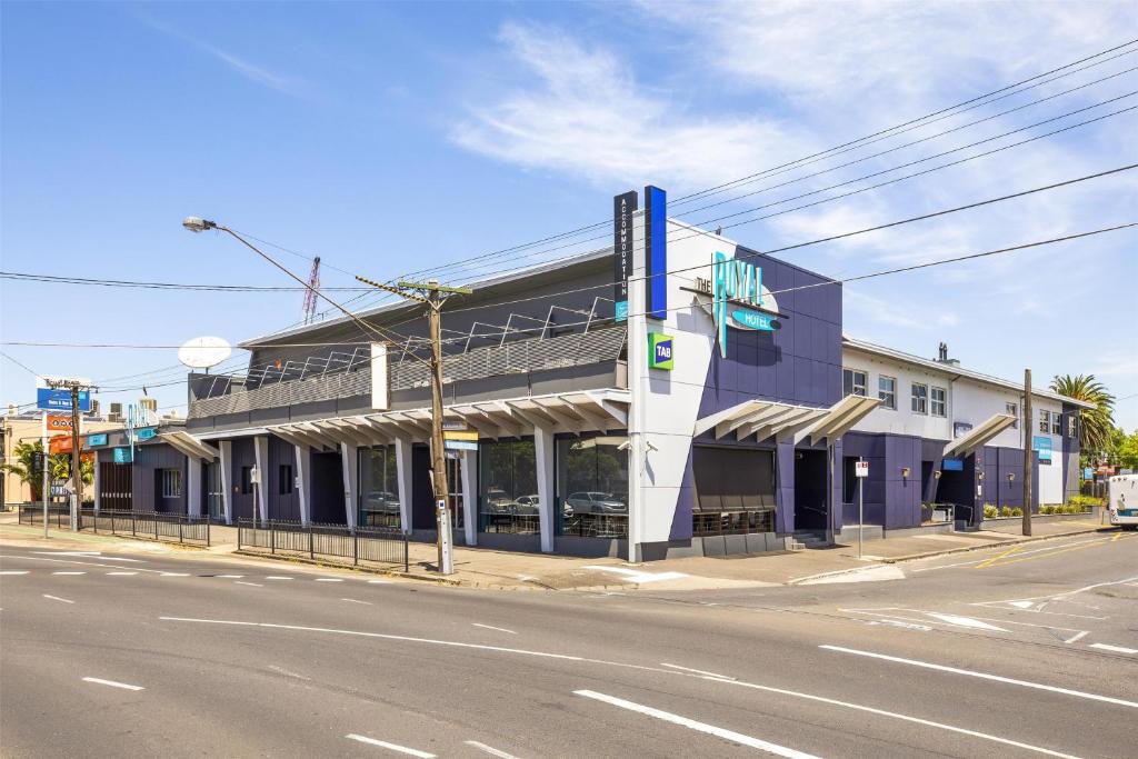 Royal Hotel by Nightcap Social - Resim 29