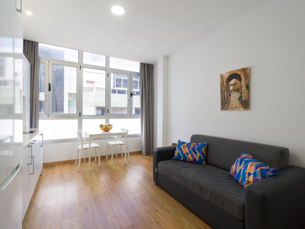 Beachfront Apartment in Las Palmas by Las Canteras