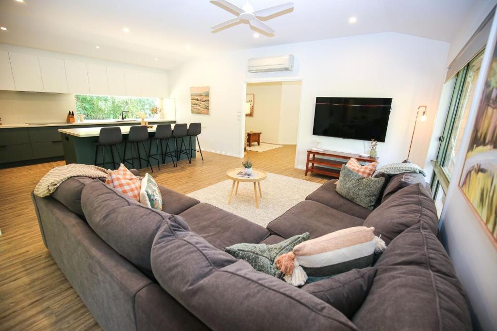 a living room with a couch and a kitchen at Mystic Mountain Lodge in Bright