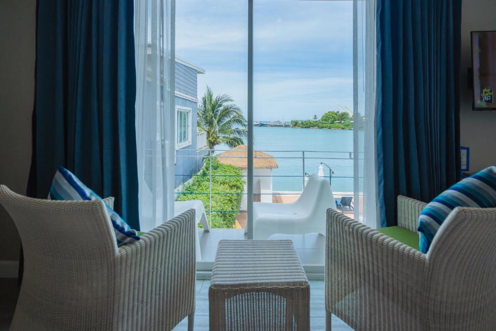 Posezení v ubytování Phuket Boat Quay Hotel Panwa Beach