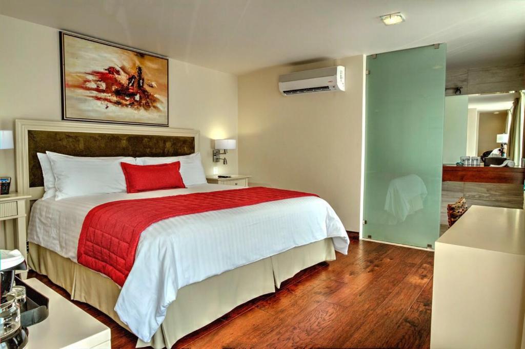 Postel nebo postele na pokoji v ubytování Isabella Boutique Hotel