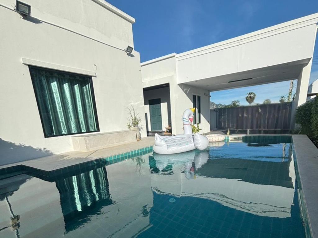 Bazén v ubytování Cha-am Pool Villa nebo v jeho okolí