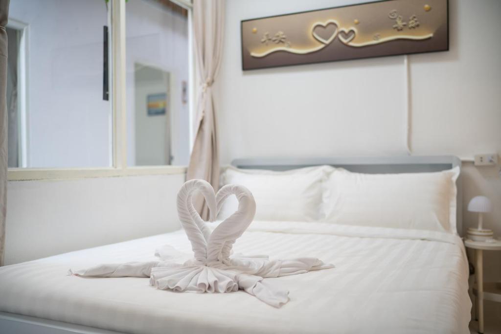 ZJ House Phuket Town - Resim 6