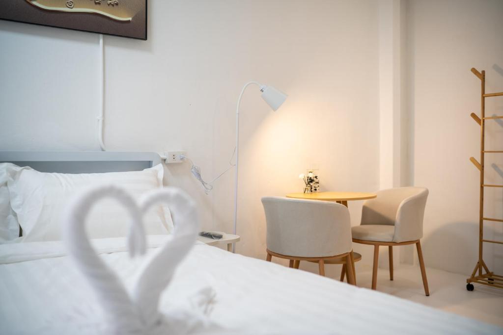 ZJ House Phuket Town - Resim 14