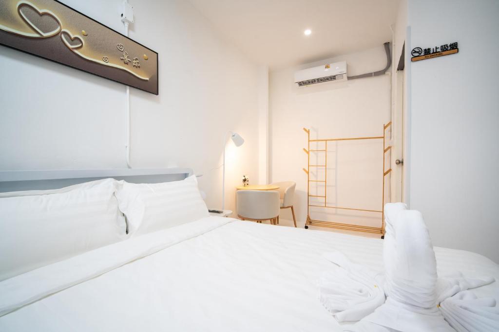 ZJ House Phuket Town - Resim 16