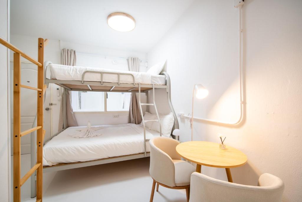 ZJ House Phuket Town - Resim 32