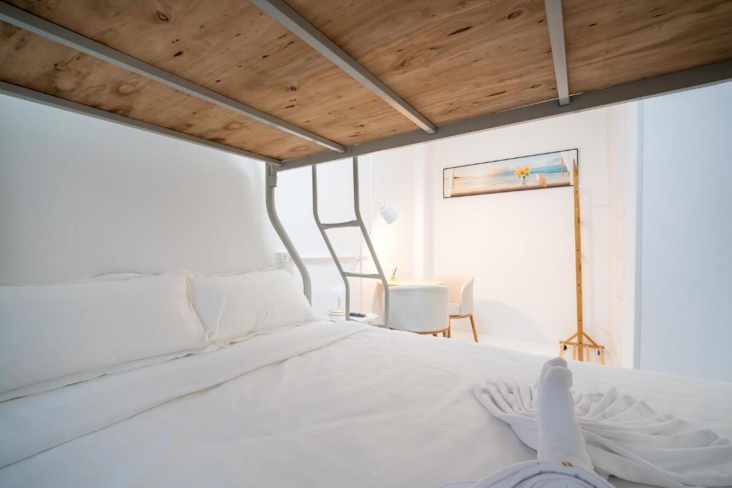 ZJ House Phuket Town - Resim 34