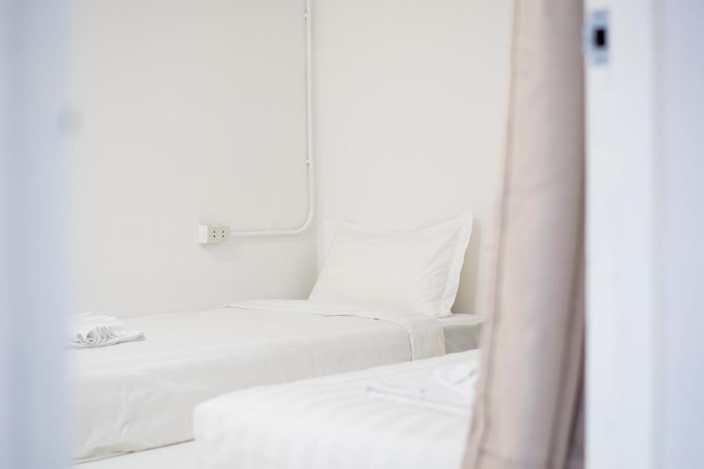 ZJ House Phuket Town - Resim 40