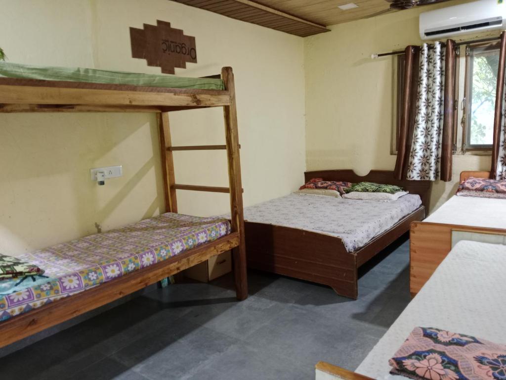 Postel nebo postele na pokoji v ubytování Aarushmay Resort