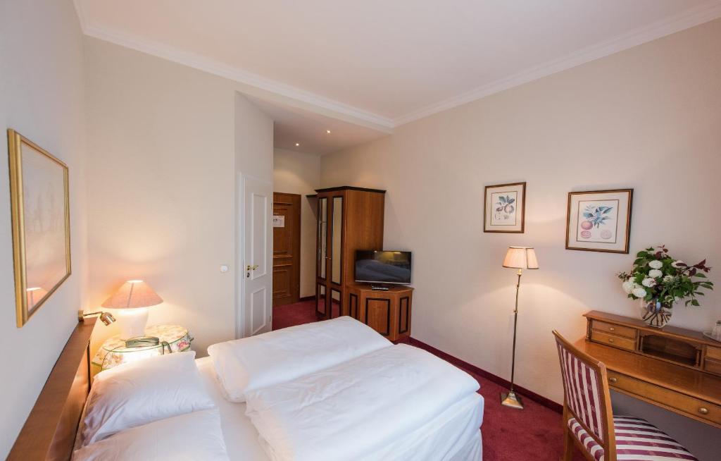 Postel nebo postele na pokoji v ubytování Hotel Kaiserhof Eisenach
