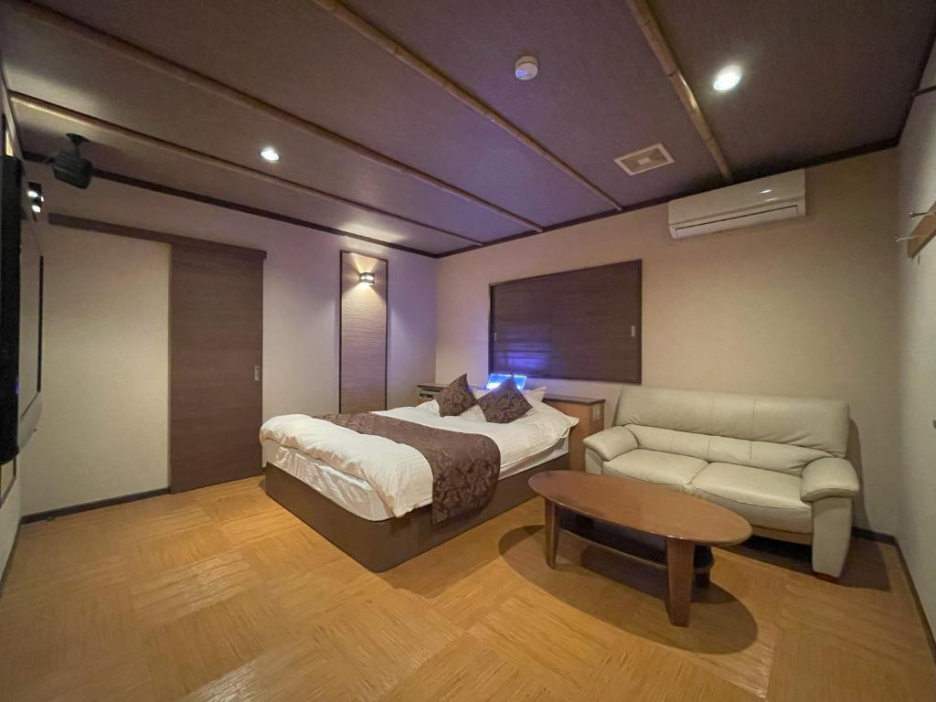 Postel nebo postele na pokoji v ubytování ホテルアテネ 市原鶴舞インター店