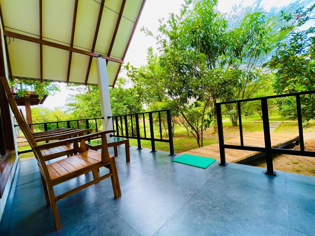 Balkón nebo terasa v ubytování Sungreen Cottage Sigiriya
