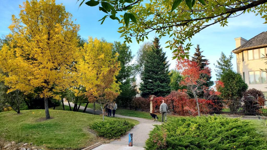 Un jardín fuera de Saskatoon Lashyn Cove Homestay