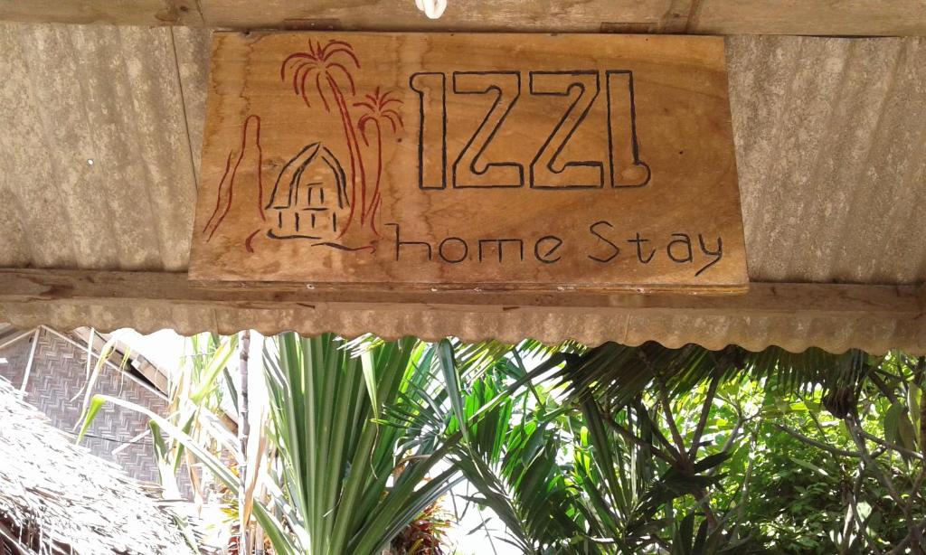 um sinal para uma estadia em casa num edifício em Izzi Homestay em Gili Trawangan