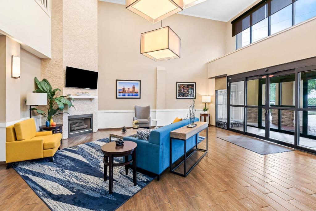 Μια τηλεόραση ή/και κέντρο ψυχαγωγίας στο Comfort Suites Daphne - Mobile East Bay