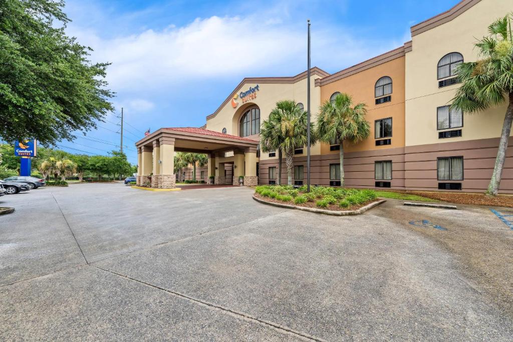 a hotel with a parking lot in front of it at Comfort Suites Daphne - Mobile East Bay in Daphne