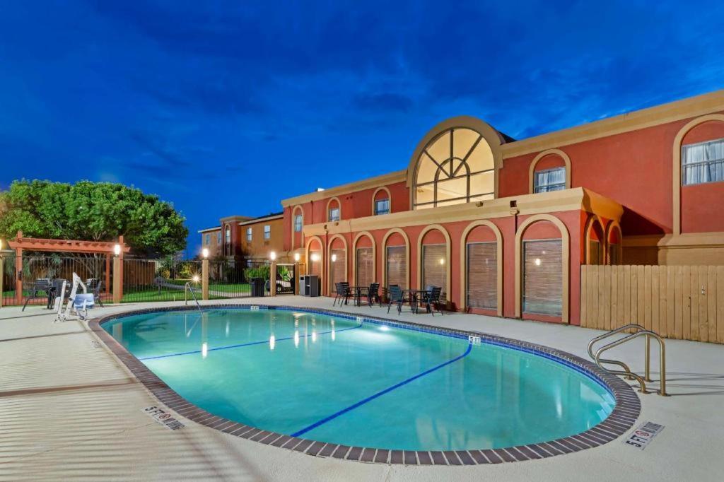 a large swimming pool in front of a building at Best Western Northwest Corpus Christi Inn & Suites in Calallen