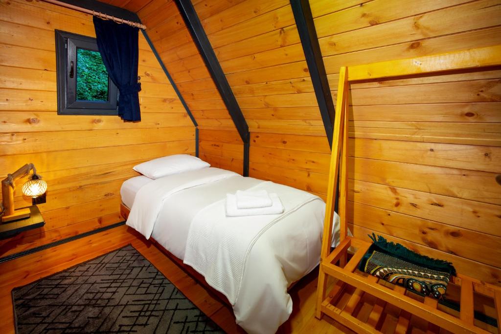 Postel nebo postele na pokoji v ubytování Nesli Villa & Bungalow - Dubleks Bahçeli Villa