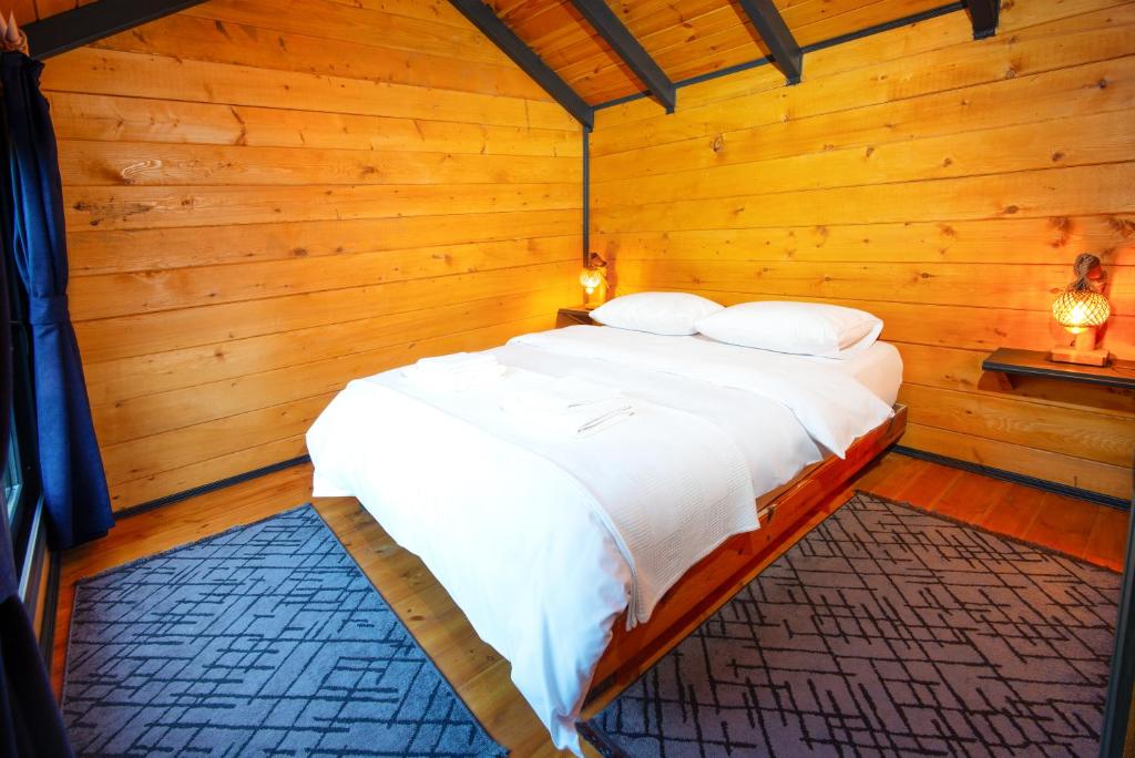 Postel nebo postele na pokoji v ubytování Nesli Villa & Bungalow - Dubleks Bahçeli Villa
