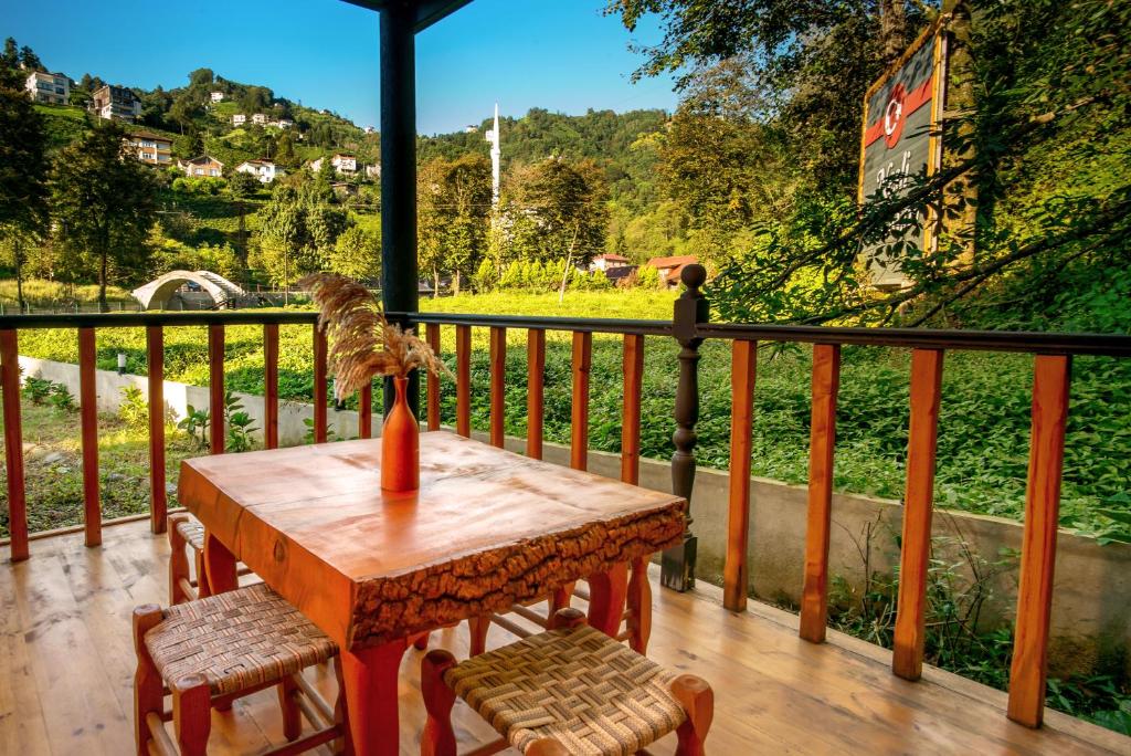 Balkón nebo terasa v ubytování Nesli Villa & Bungalow - Dubleks Bahçeli Villa