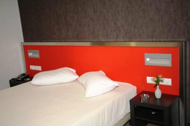 Postel nebo postele na pokoji v ubytování Hotel Des Roses