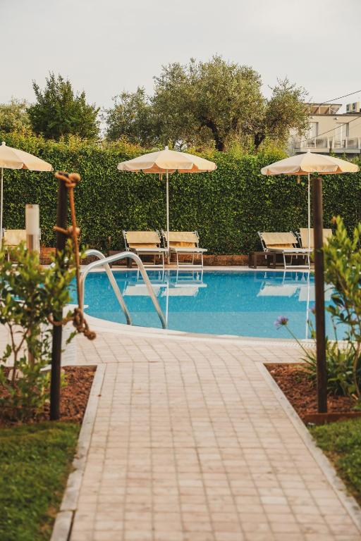 Bazén v ubytování Hotel Eden nebo v jeho okolí