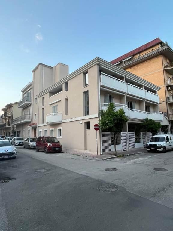 a building on a street with cars parked next to it at Residenza Lidia e Giulia in Grottammare