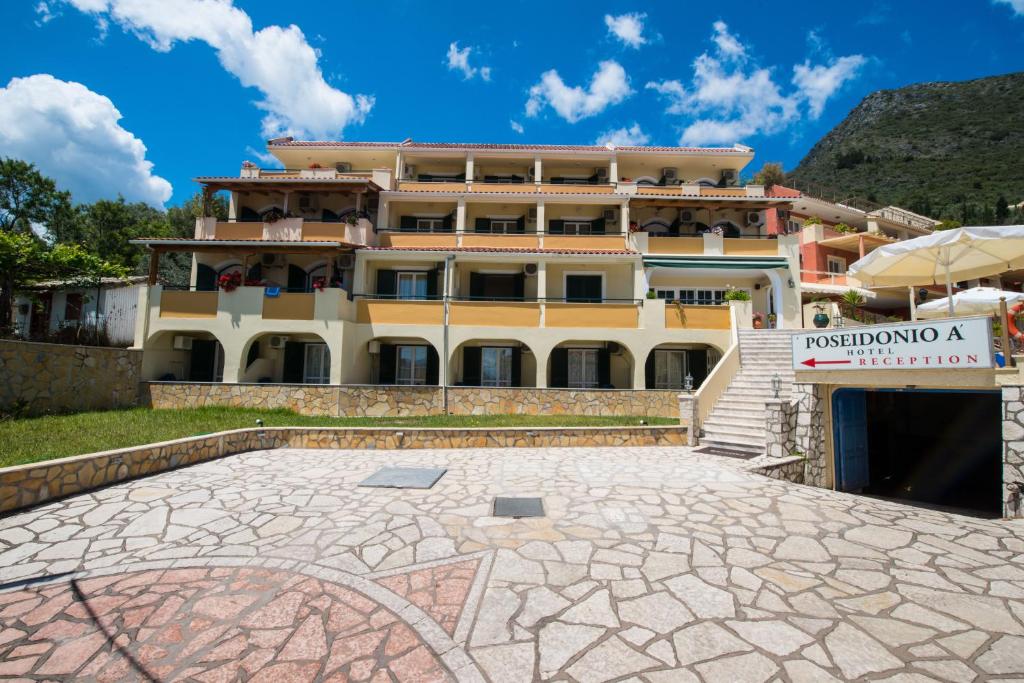 Nespecifikovaný výhled na hory nebo výhled na hory při pohledu z hotelu