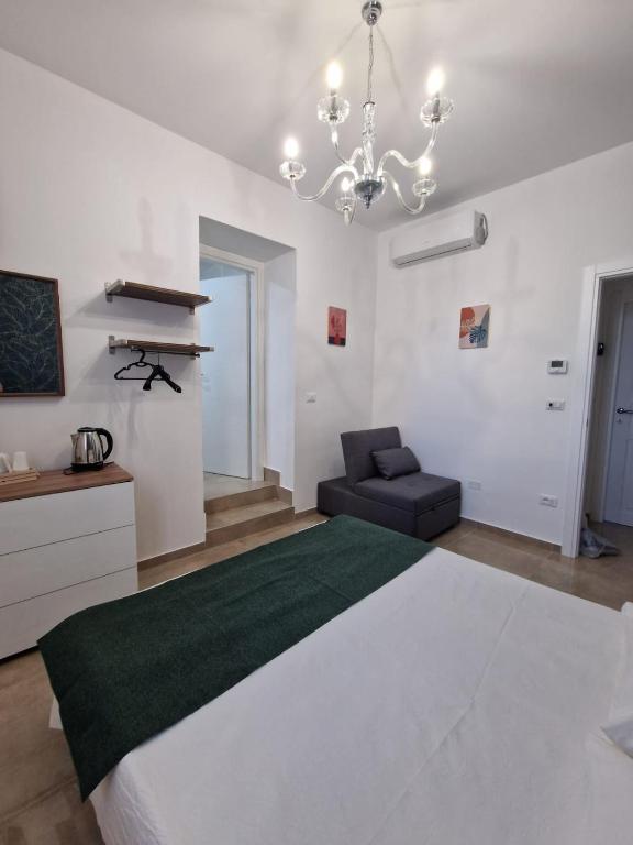 Postel nebo postele na pokoji v ubytování Antico Palazzo del Corso by Home Dardano