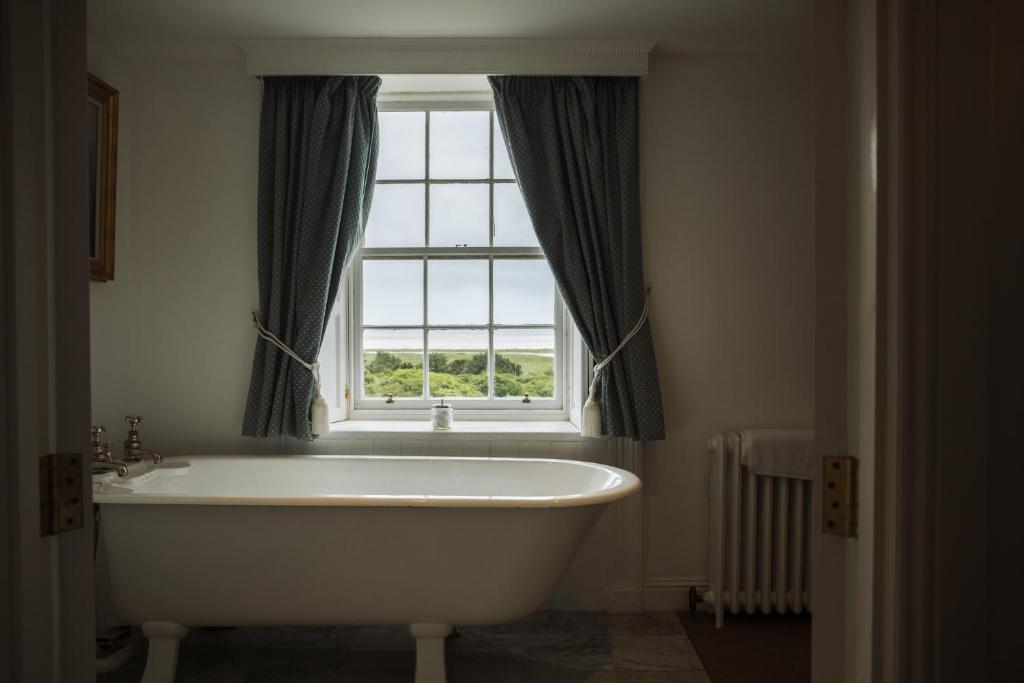 Fotografie z fotogalerie ubytování Islay House v destinaci Bridgend