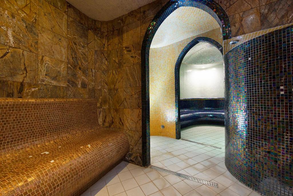 Postel nebo postele na pokoji v ubytování Hotel Metropol