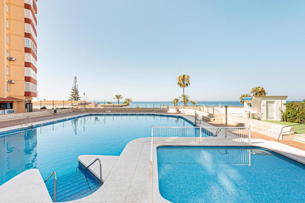 Bazén v ubytovaní Apartamento Sol Playa Torrox A55 alebo v jeho blízkosti