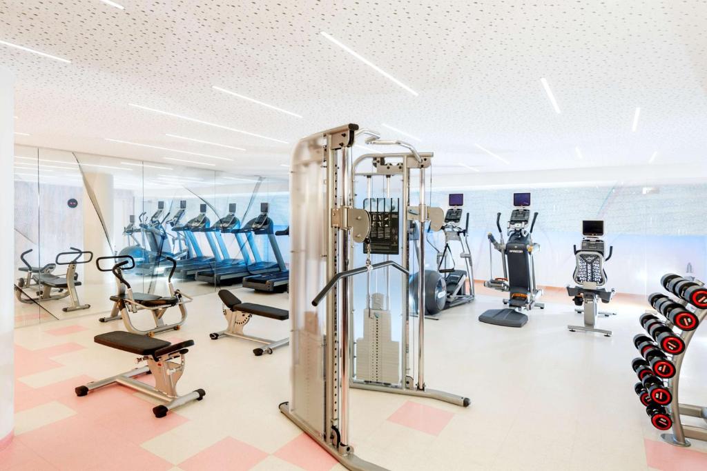Fitness centrum a/nebo fitness zařízení v ubytování nhow Berlin