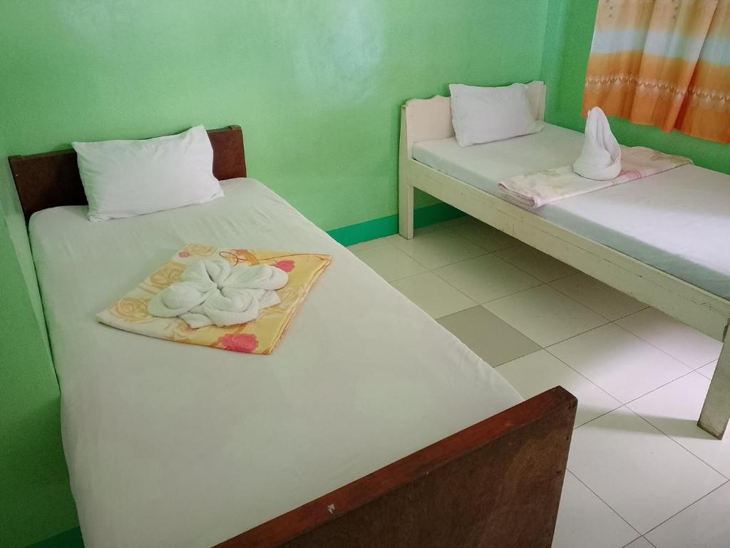Postel nebo postele na pokoji v ubytování July's Haven Seaside Pension Camiguin