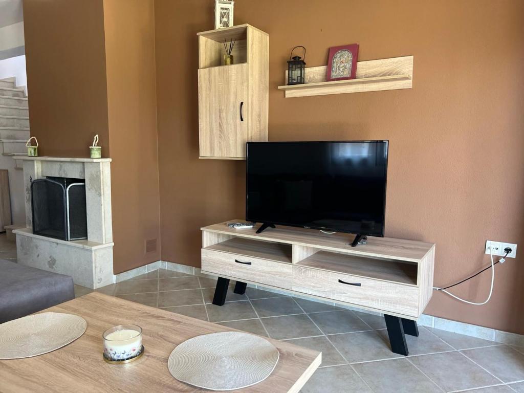 TV a/nebo společenská místnost v ubytování Villa-Alpha