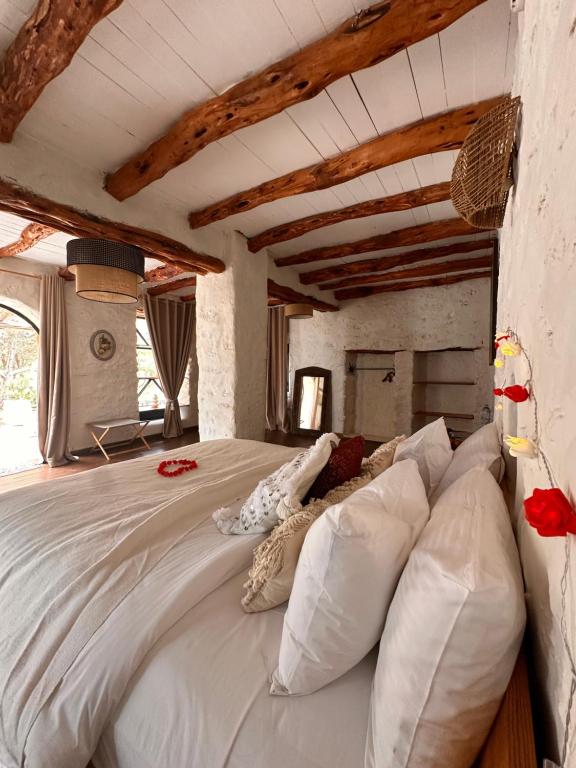 Postel nebo postele na pokoji v ubytování Atlantis 12, Maison d'hôtes et d'art
