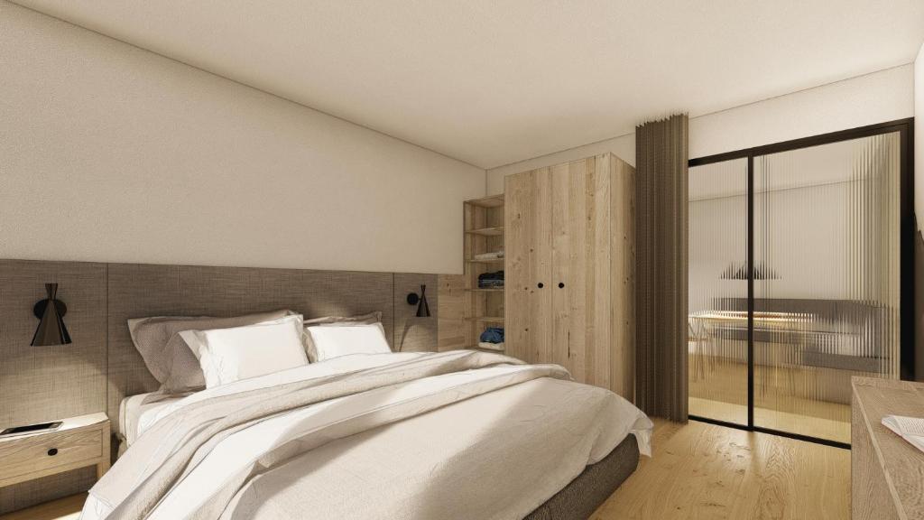 Postel nebo postele na pokoji v ubytování Hotel Galtürerhof inklusive Silvrettacard Premium