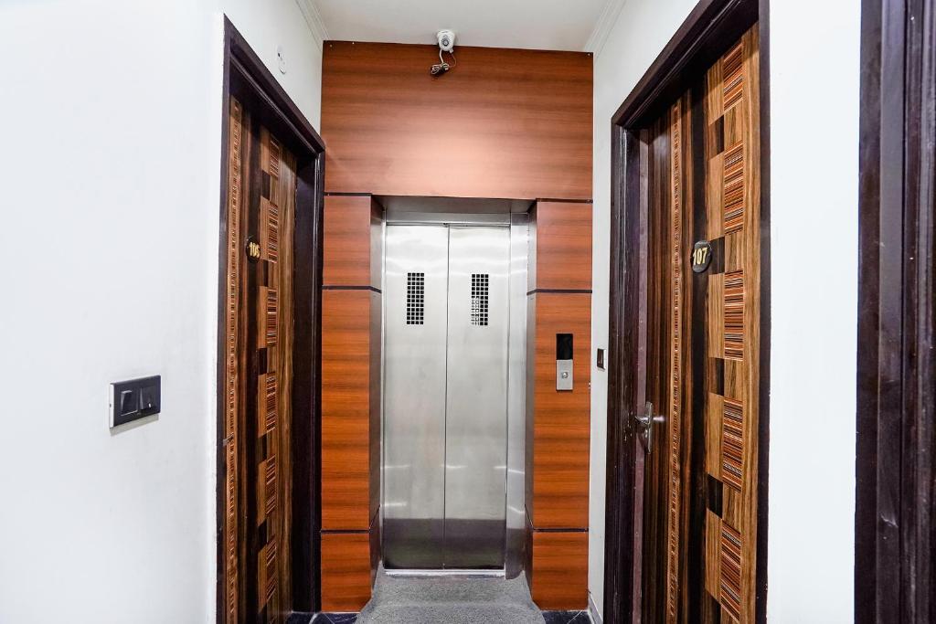 Fotografie z fotogalerie ubytování FabHotel 17 Suites in Sector 70 v destinaci Noida