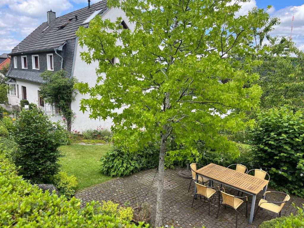 Ein Garten an der Unterkunft Ferienhaus Brinker Bleibe