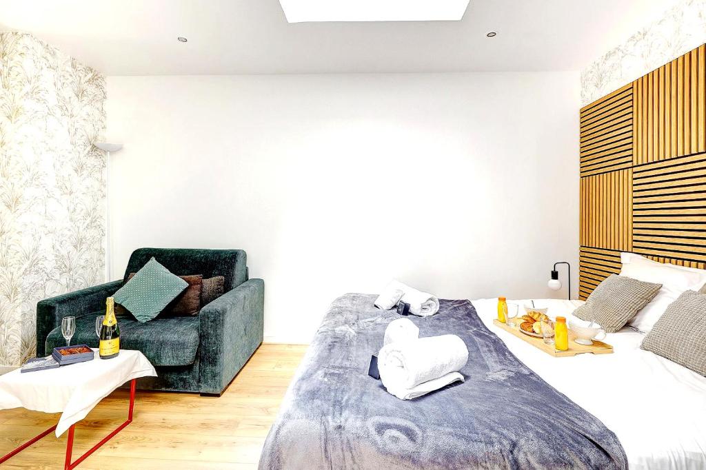Posteľ alebo postele v izbe v ubytovaní 244 Suite Saint Dominique - Superb apartment